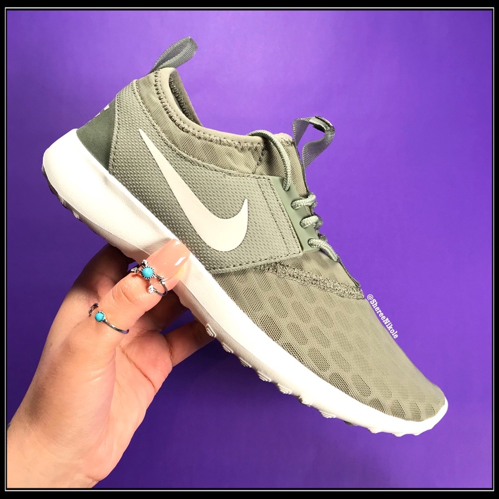 NIKE shoes Juvenate Women’s Sneakers